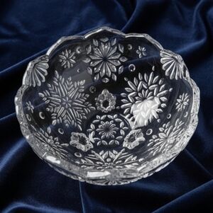 Vintage Mikasa 6" Footed Crystal Snowflake Bowl